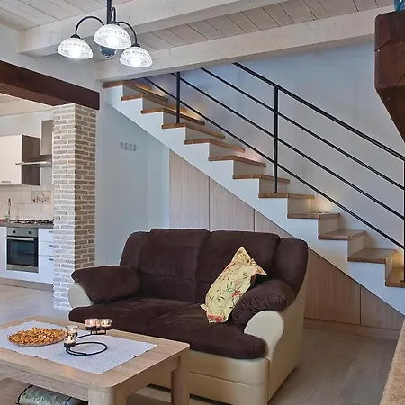 Holiday home Lovely In With Kitchen Barban