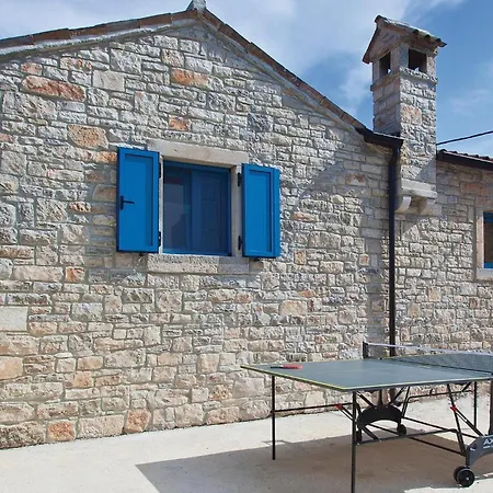 Holiday home Lovely In With Kitchen Barban