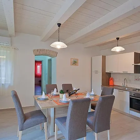 Holiday home Lovely In With Kitchen *