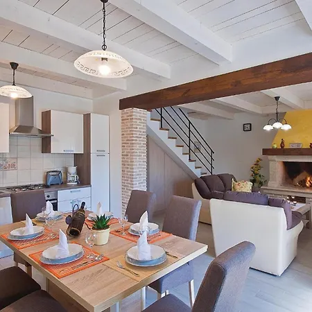 Holiday home Lovely In With Kitchen